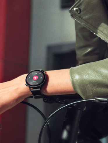 Product image of a person wearing the HUAWEI Watch GT 3 on their wrist