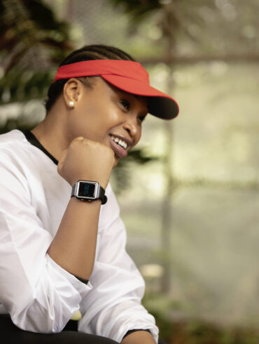 Picture of a person sitting oustide showing off the Vodacom Linea smartwatch on their wrist