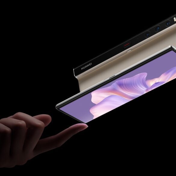 Image of a person balacing a partially open Huawei Mate Xs 2 on their fingertip