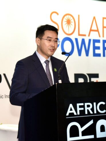 Picture of Xia Hesheng, President of Huawei Digital Power Sub-Saharan Africa Region giving a keynote speech.